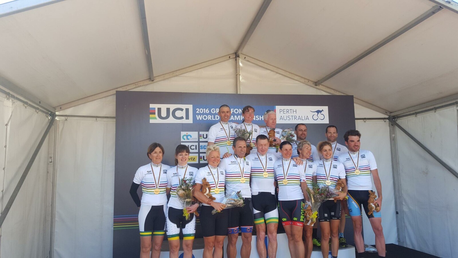 Riders charge around the turnaround point as they vie for a rainbow jersey in Perth. Image: UCI Gran Fondo World Series.